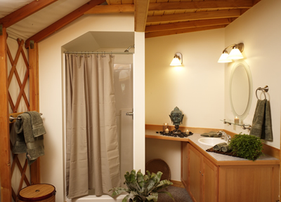 [yurt-bathroom-interior.jpg]