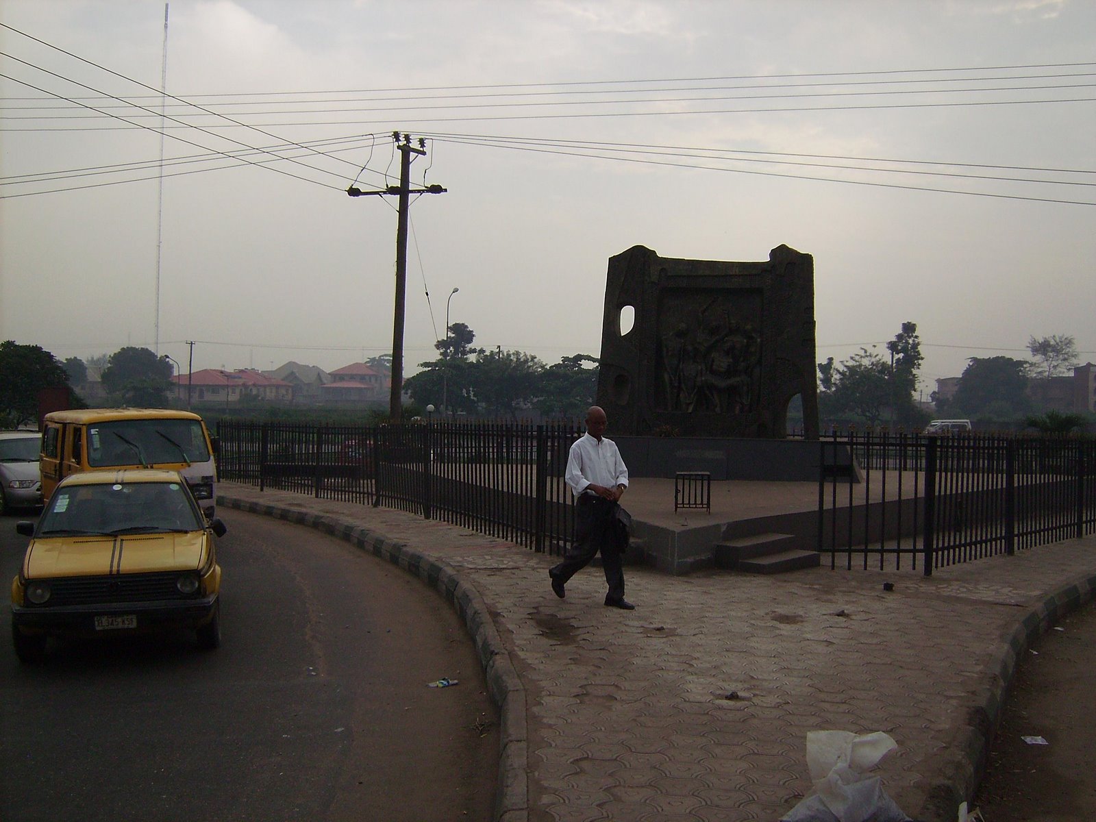 [Kudirat+Abiola+Memorial+Cenotaph,+by+Ololade+Adewuyi,+lagoscityphotos.blogspot.com.JPG]