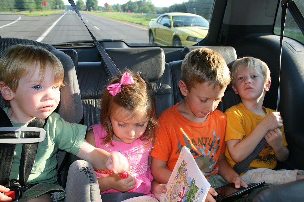 [kids+in+backseat.JPG]