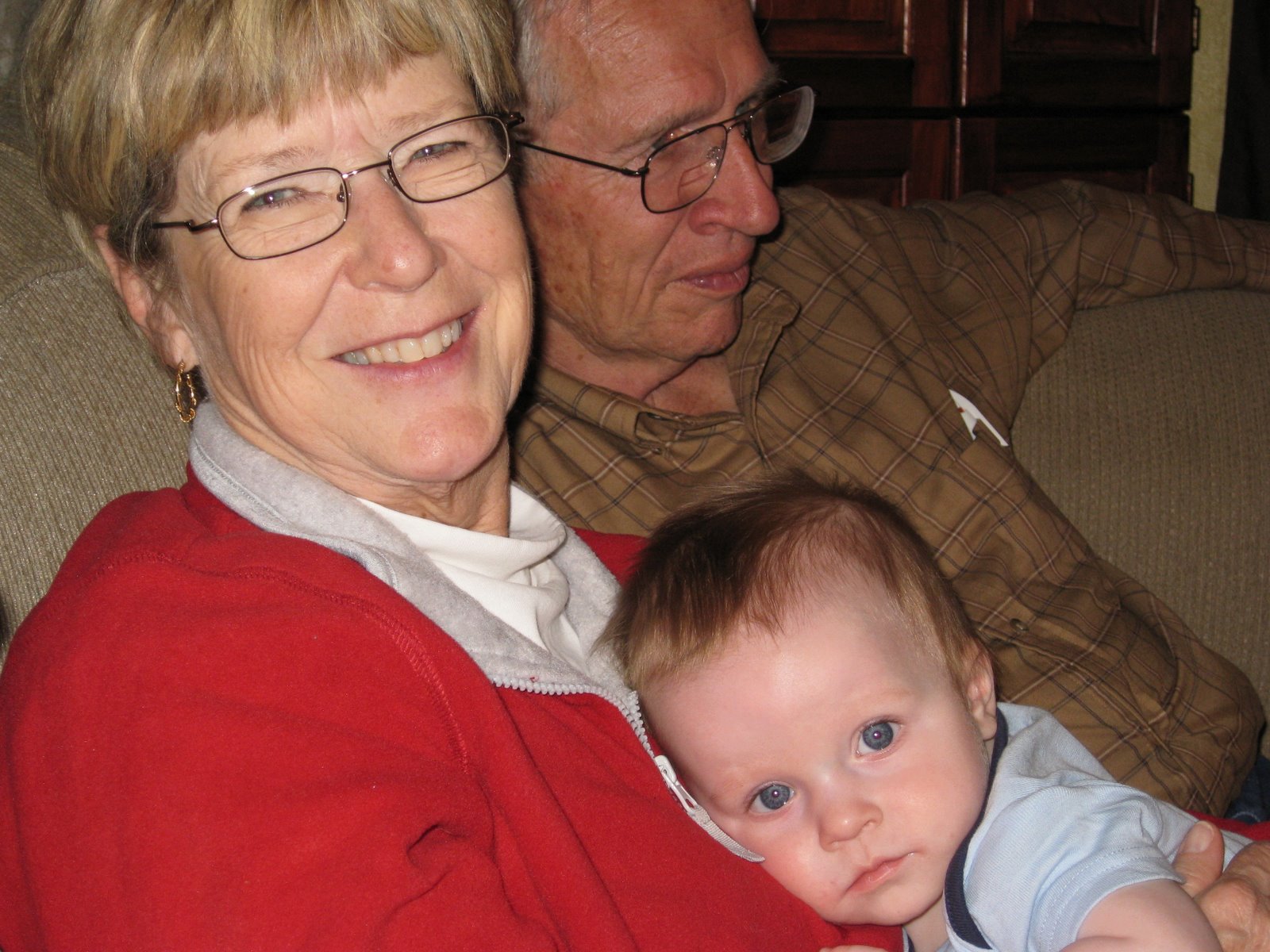 [jack+with+grandparents.jpg]