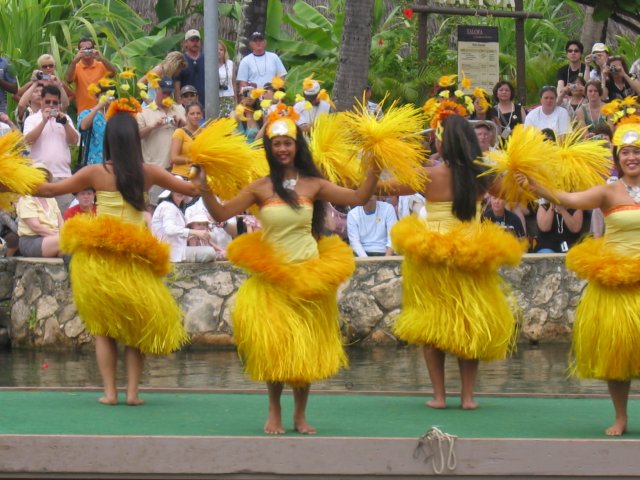 [IMG_3350.jpgPolynesian+Cultural+Center+Canoe+Pageant+O'tahiti.jpg]