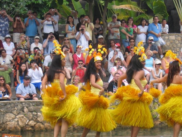[IMG_3348.jpgPolynesian+Cultural+Center+Canoe+Pageant+O'tahiti.jpg]