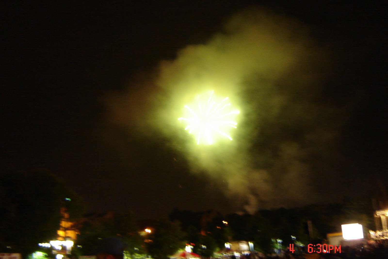 [fireworks+flash.JPG]