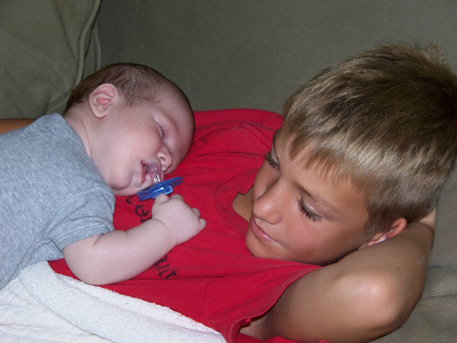 [Nicholas+and+Jack+asleep.jpg]
