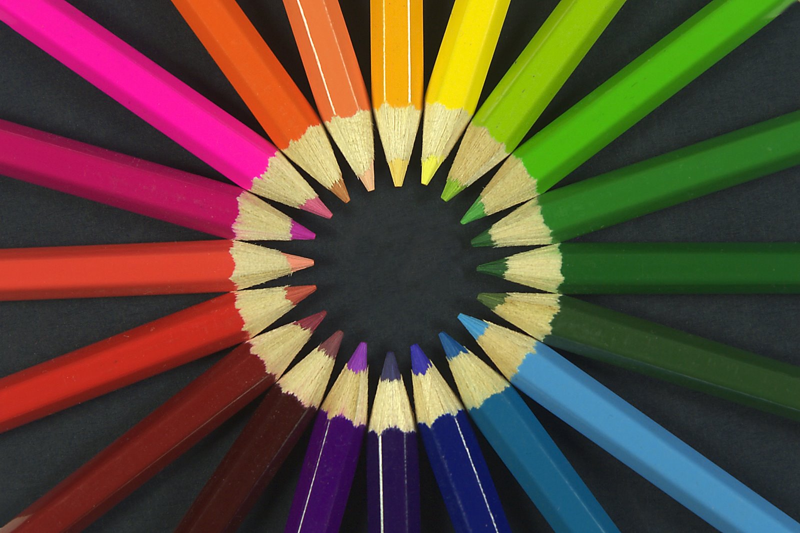 [23+Colouring+pencils+(Taken+by+Wikimedian+Michael+Maggs).jpg]