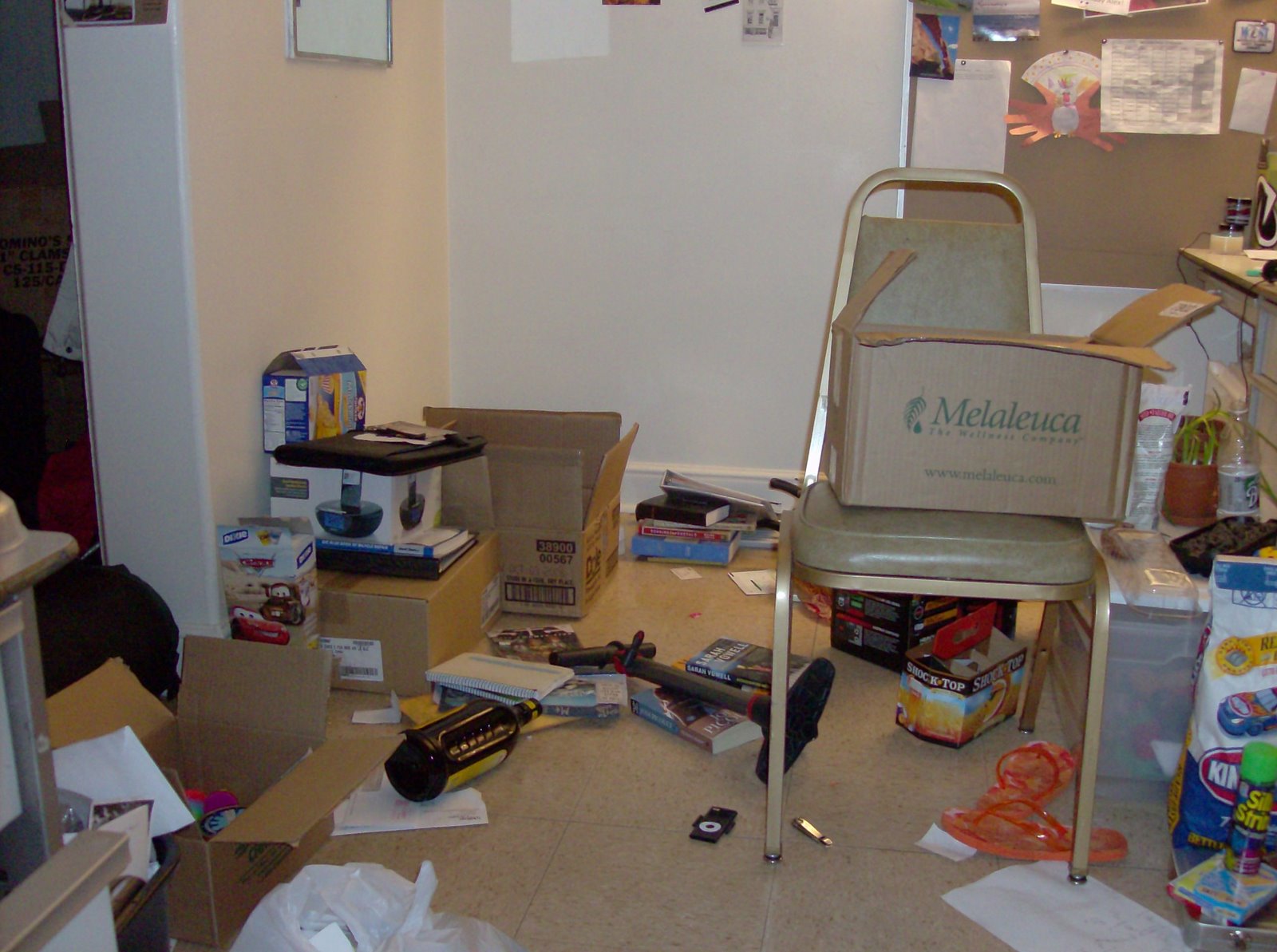 [messy+room_05.06.2008.JPG]