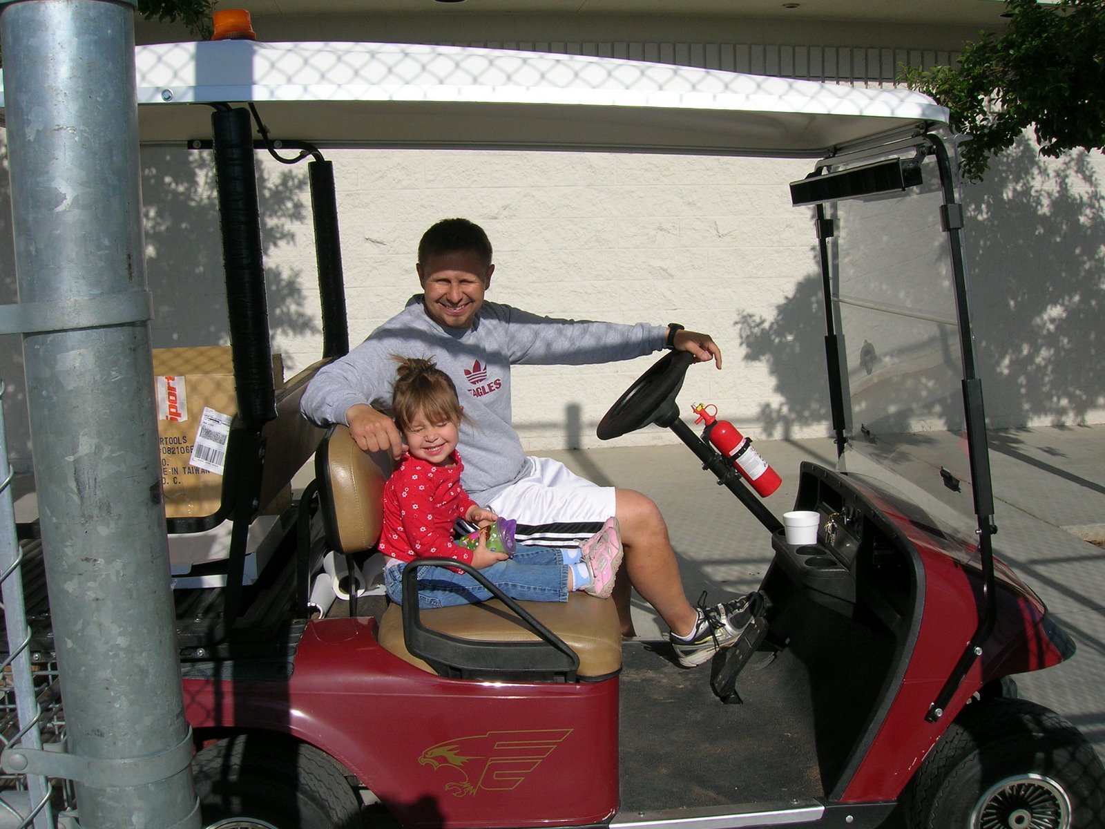 [Tessa+on+the+cart+with+Daddy.JPG]