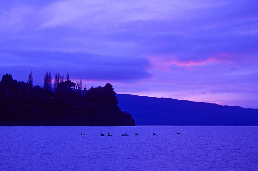 [Lake+Tarawera+dawn.jpg]