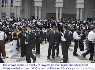 1000 Lawyers March to Save Judiciary 1
