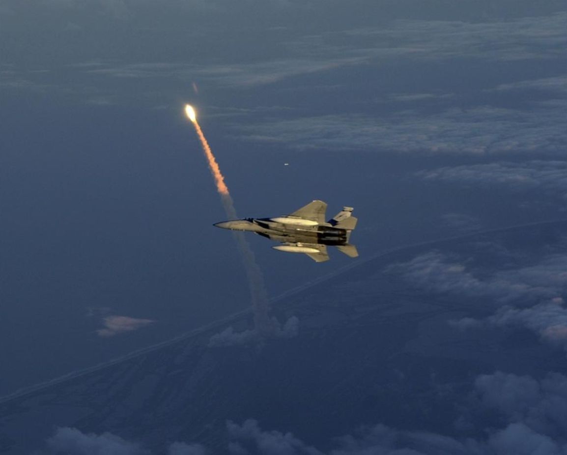 [f-15_shuttle_launch.jpg]