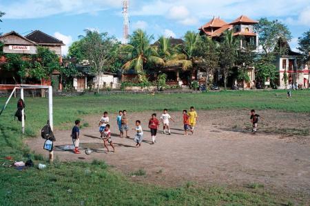 [Indonesia4_Bali_football.jpg]