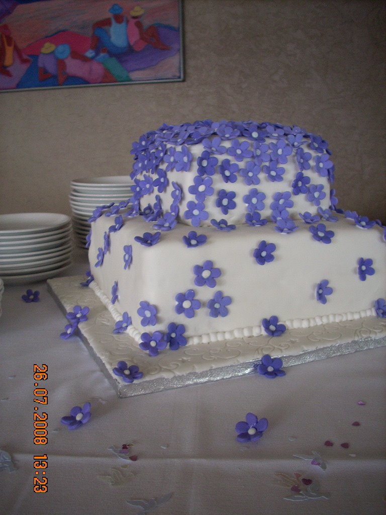 [lavendar+cake.JPG]