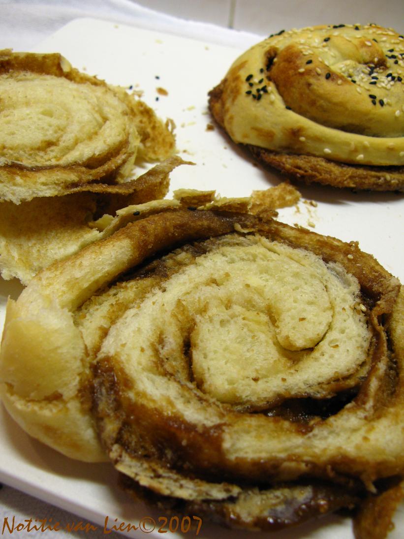 [Tahini+bread+rolls+-doorsnede.JPG]