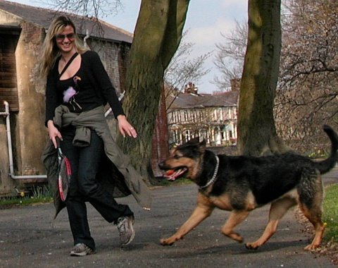 [Girl,Dog,park,Barrowford,13Apr2003,4609,c(shm,cl,ase),480x380.jpg]