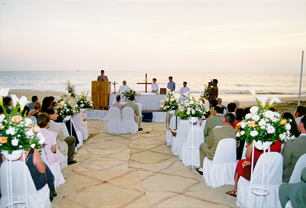 [beach+wedding+1.jpg]
