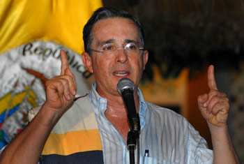 [Uribe+calando+ChÃ¡vez.jpg]