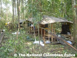 [Fotografia+do+acampamento+das+FARC+em+01.03.08-01.jpg]