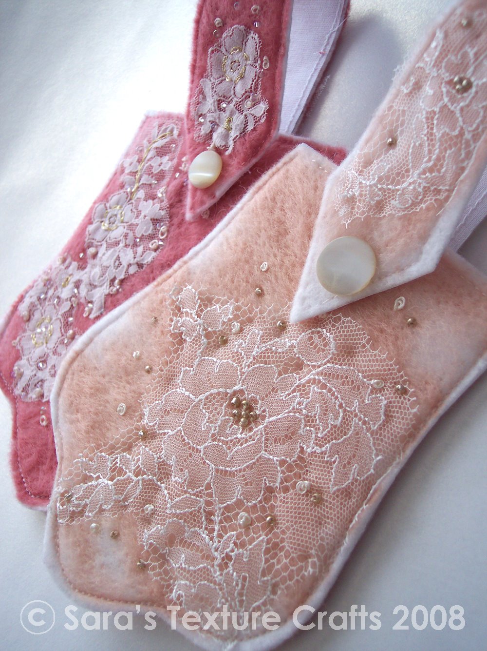 [scallop+pouch+-+eve+lace+cover.JPG]
