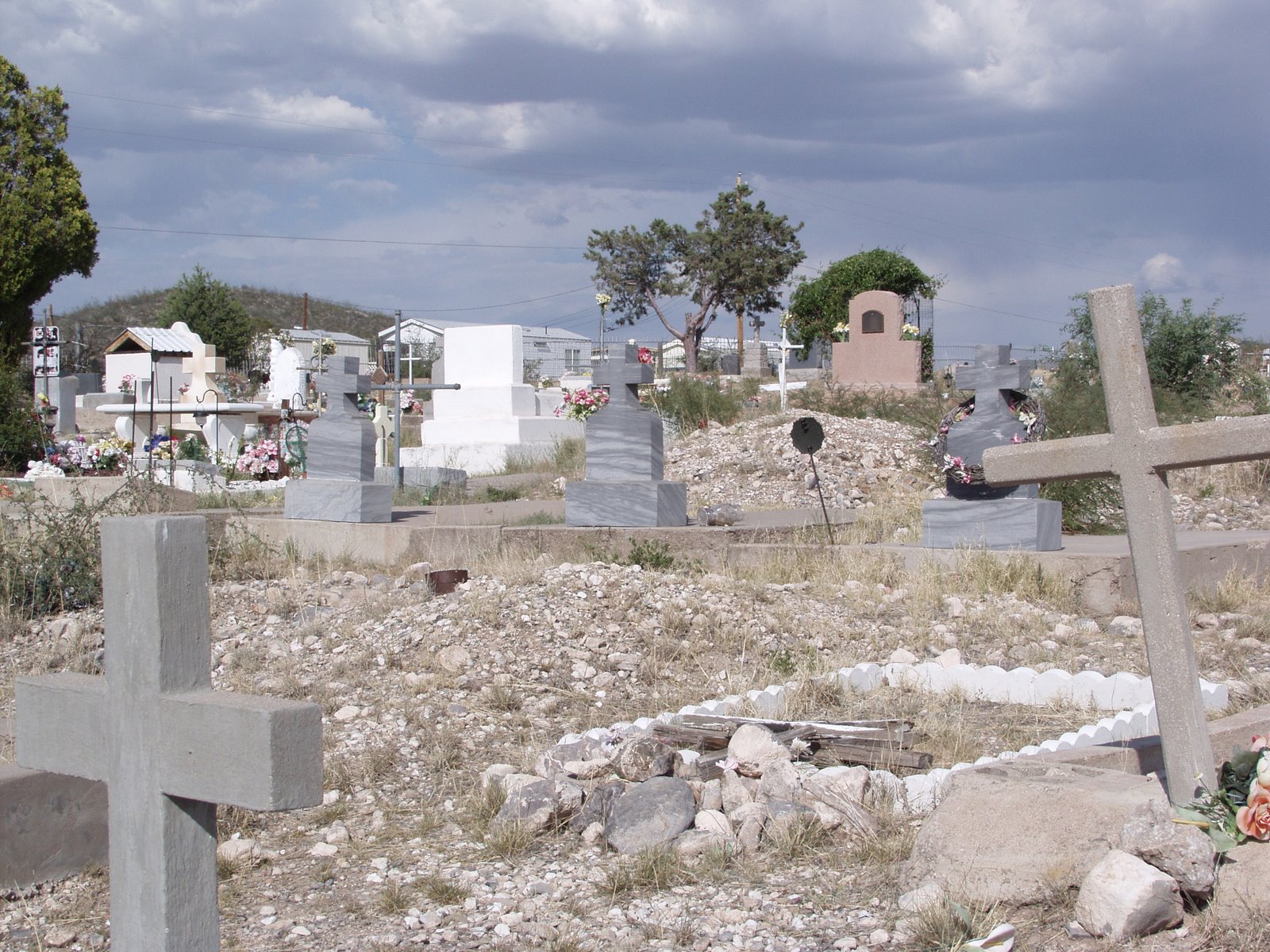 [Tombstone+Cemetery3.JPG]