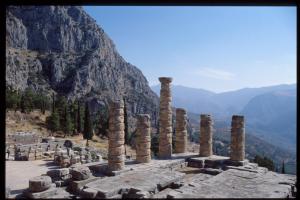 [Delphi_temple.jpg]