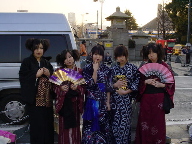 [harajuku_girls_kimono.jpg]
