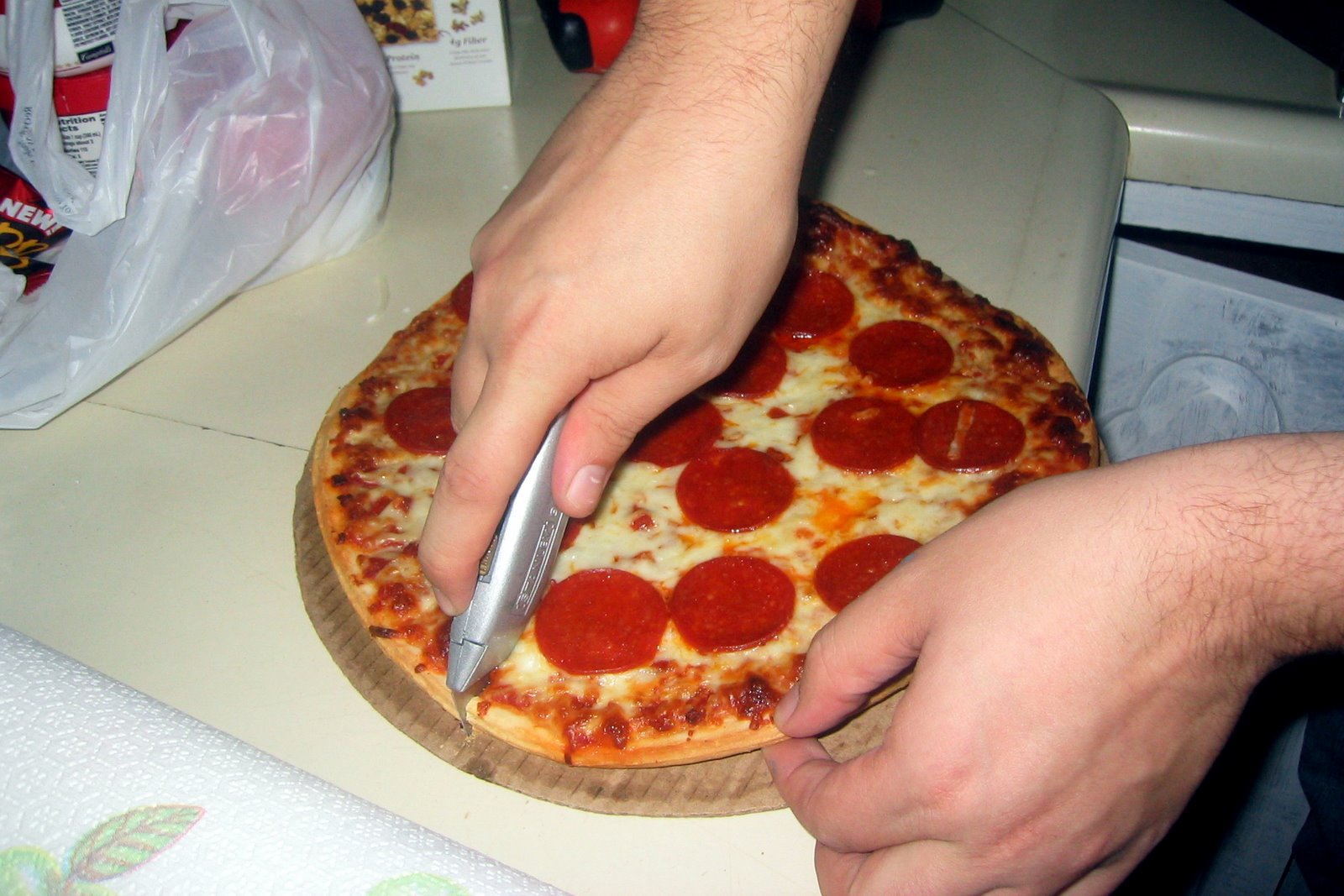 [cutting+pizza+with+carpet+knife.JPG]
