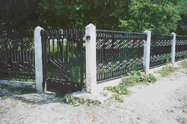 [Belz+-+Lvivska+oblast,+Ukraine.+Detail+of+fence+and+gate+enclosing+cemetery.+Photo+Samuel+Gruber+2000.jpg]