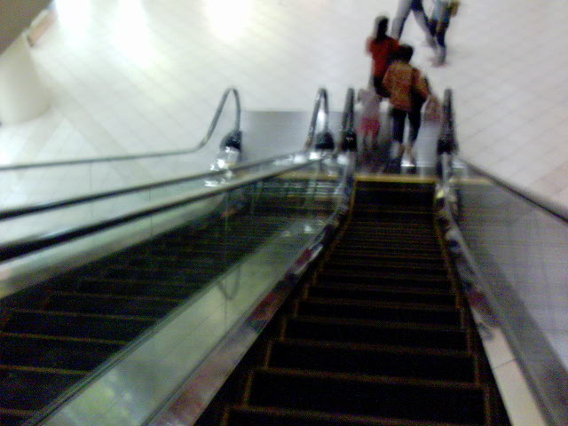 [escalator_nonworking.JPG]