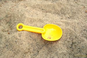 [sand+shovel.jpg]
