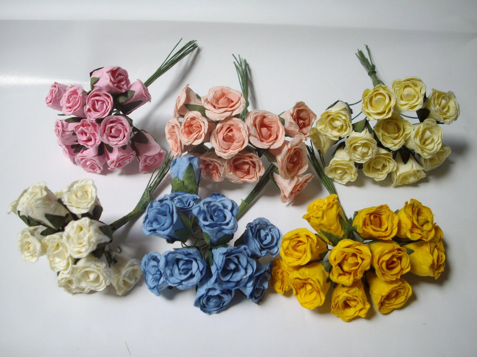 [mini+paper+roses+IMGP0704.JPG]