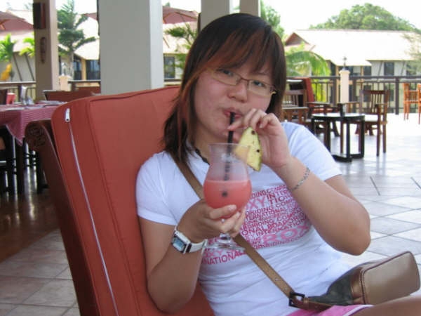 [Me+with+my+mocktail.JPG]