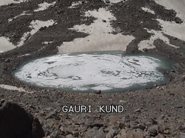 [Gauri+Kund.JPG]