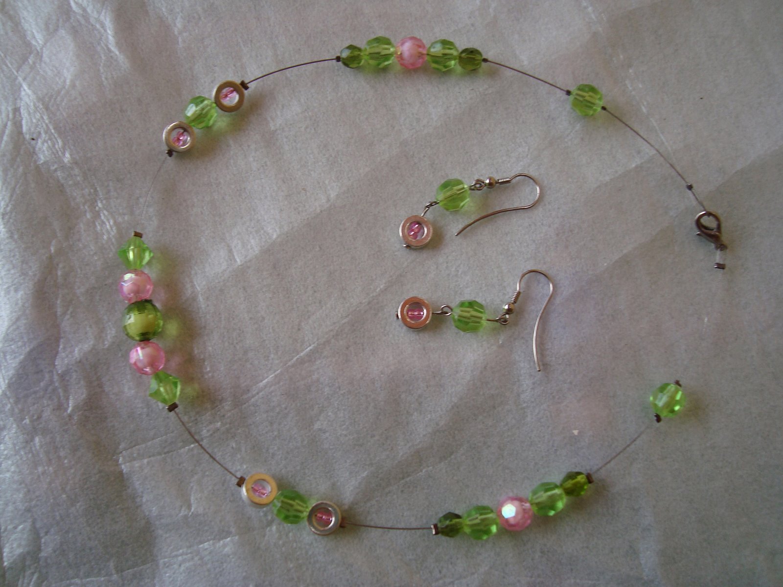[collar+rosa+y+verde+2.jpg]