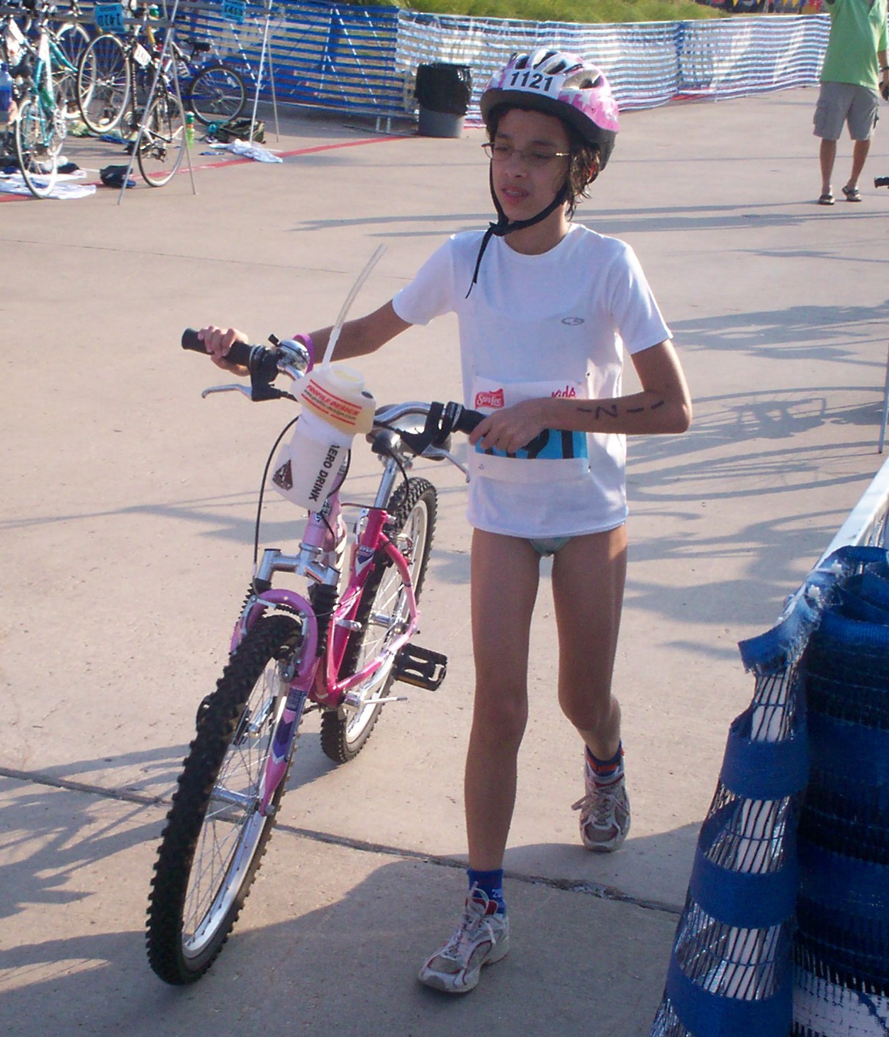 [KatGirl+at+Ironkids+Triathlon+Bike+08202006.jpg]