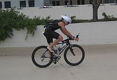 [TriBoomer+Getting+off+of+the+Bike+at+Ironman+Wisconsin+2007+b.jpg]
