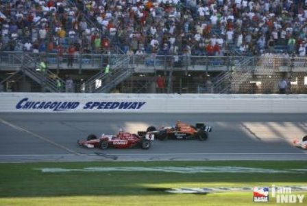 [Scott+Dixon+and+Dario+Franchitti+battle+for+the+lead+at+Chicagoland.+-+Jim+Haines.bmp]