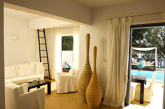 [beach+art+hotel+living+room.jpg]