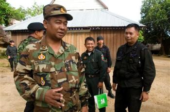 [Khmer+soldier-thai.jpg]