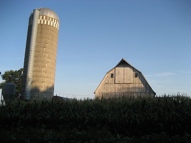 [barn+and+silo.jpg]
