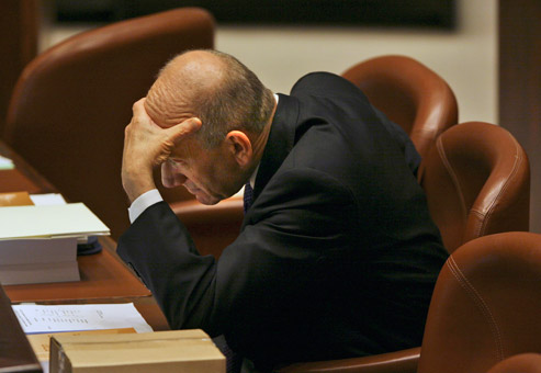[Olmert+fallen.jpg]