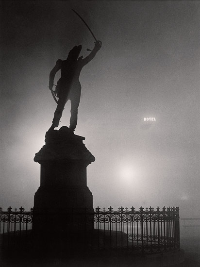 [Marshal's+Ney+statue+in+the+fog.jpg]