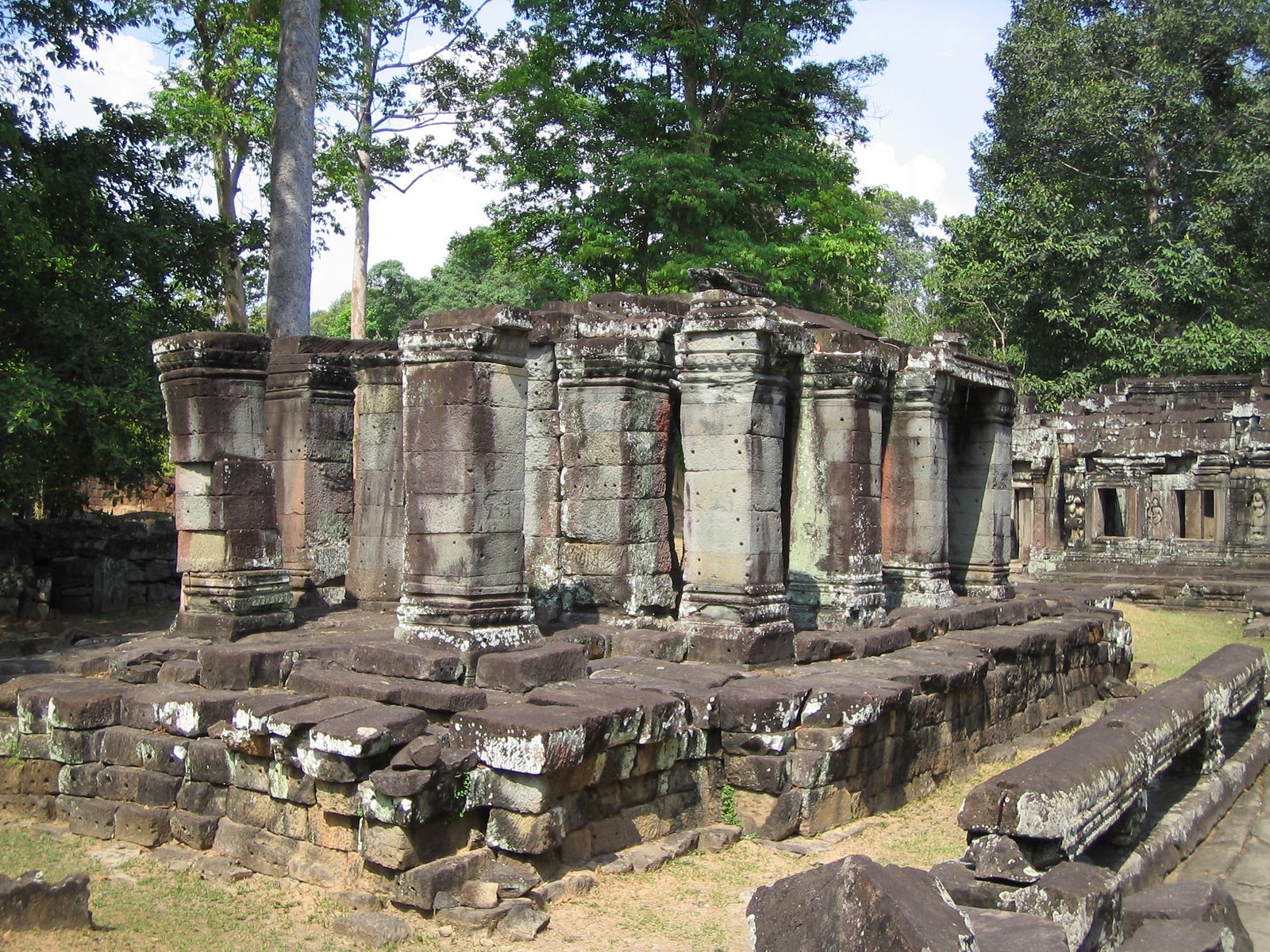 [AM@Angkor2.JPG]