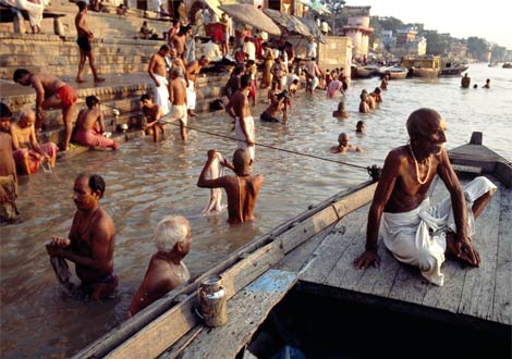 [india_ganges-river-bathing.jpg]