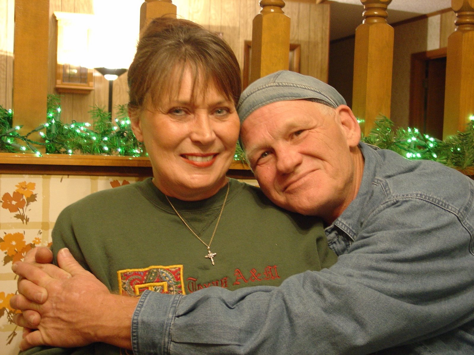 [Glenda+and+Jerry+Powdrill,+Christmas+2007.JPG]