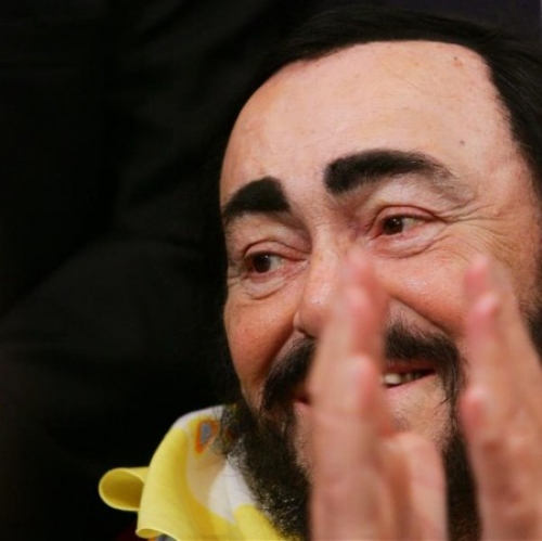 [Luciano+Pavarotti01.jpg]