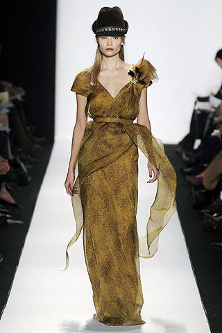[Carolina+Herrera+Gold+Gown.jpg]