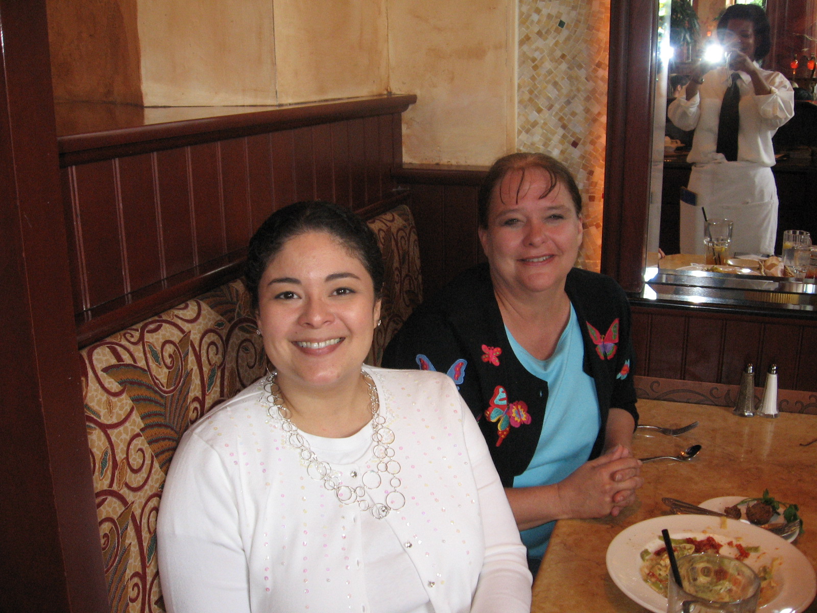 [Lunch+at+the++CheesecakeFactory_042708.jpg]