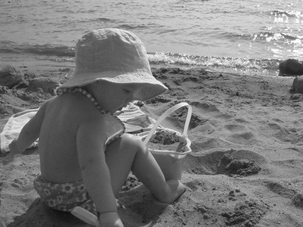 [BW+Beach+Baby.jpg]