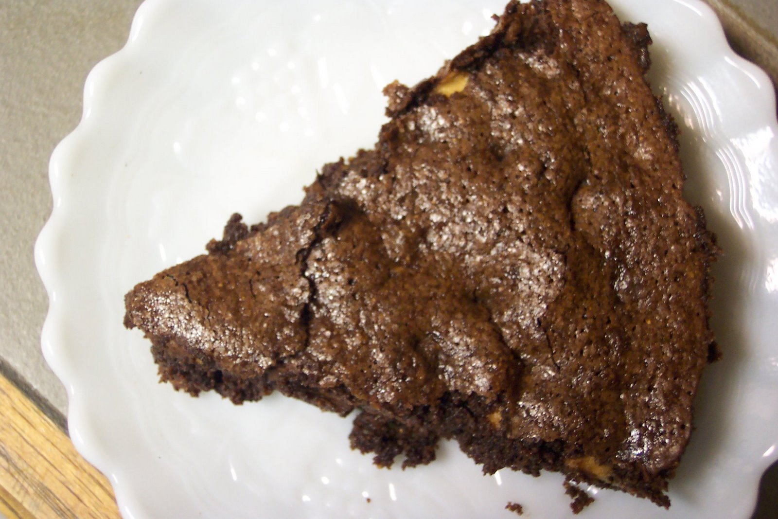 [brownie+whole+slice.jpg]