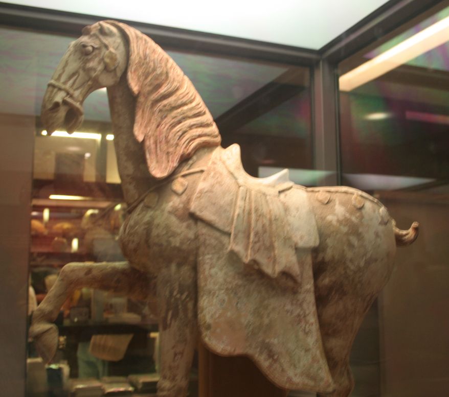 [Horse+statue+in+NPM.jpg]